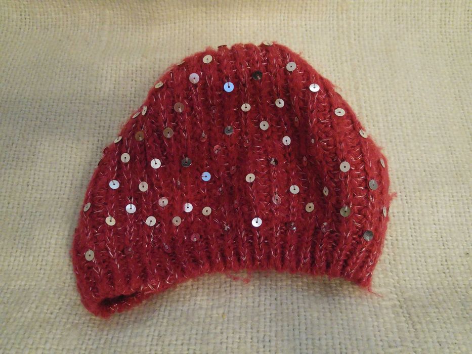 Czapka, beret damska z cekinami