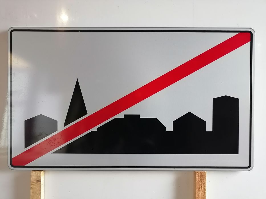 Znaki oznakowanie tabliczki drogowe nowe