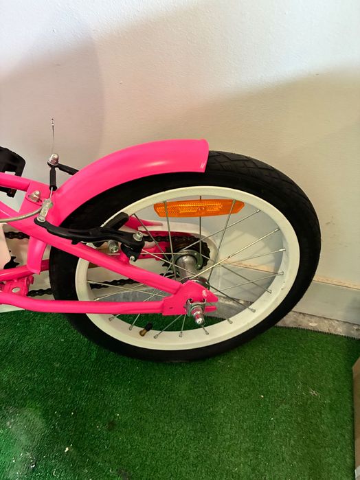 Bicicleta Tweety como nova e capacete