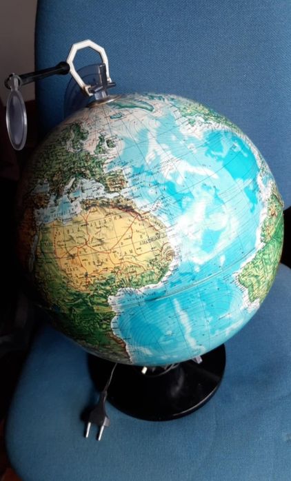 Candeeiro em forma de Globo Terrestre