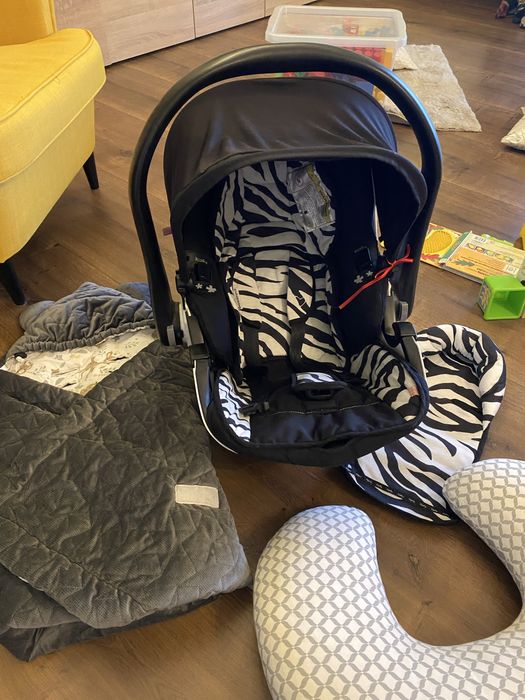 Nosidelko kiddy stan bardzo dobry +dodatki