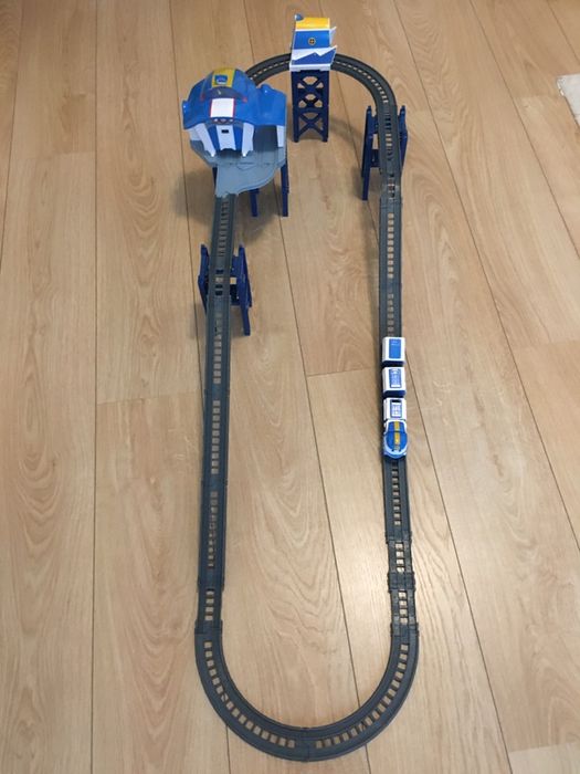 Pista Robotrains + 4 figuras