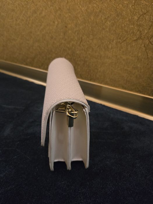 Zgrabna jasna torebka