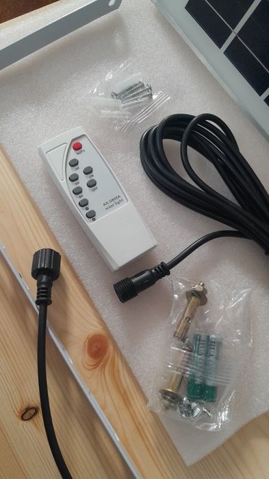 Candeeiro Solar LED 300W – O teu herói nos apagões (e no Apocalipse ta