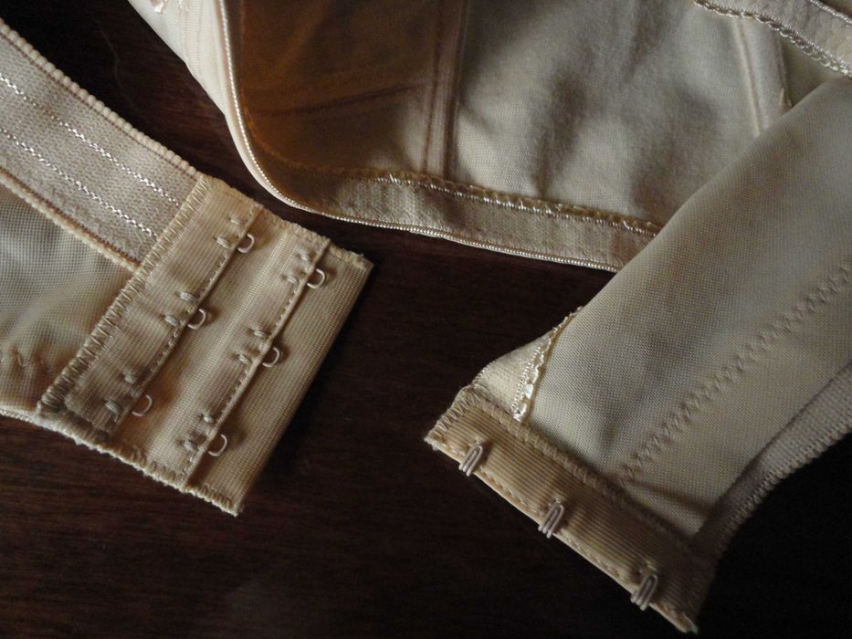 Бюстгальтер лифчик бежевого цвета, размер 40DD