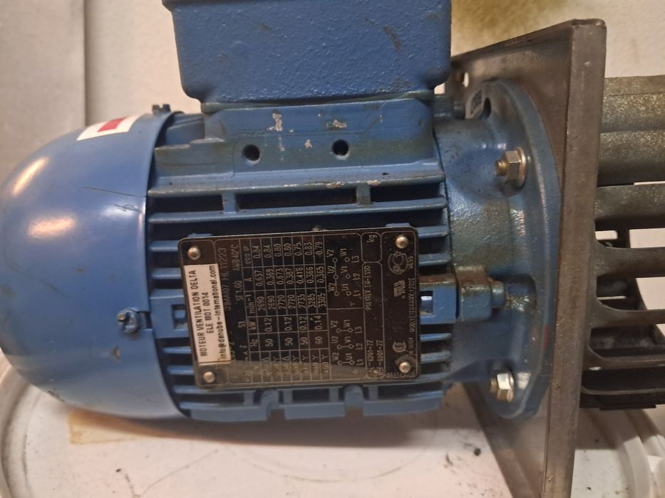 2 Motor Elétrico Trifásico WEG Delta 0.12 kW IP55 (Usado)
