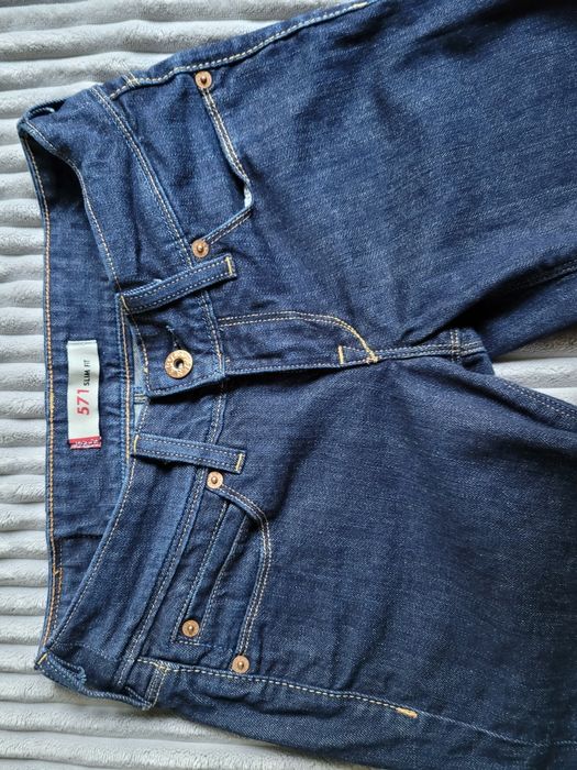 Granatowe dopasowane dżinsy levis r.27/34
Założone