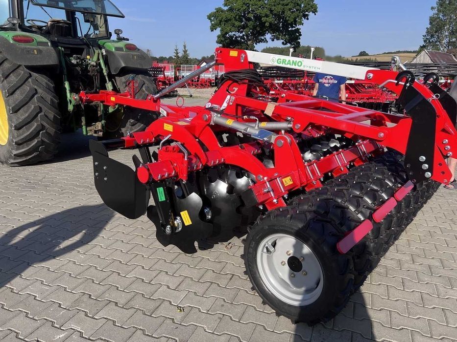 Agregat talerzowy półzawieszany oponowy SHOP Grano System 3/2,5/2,7 m