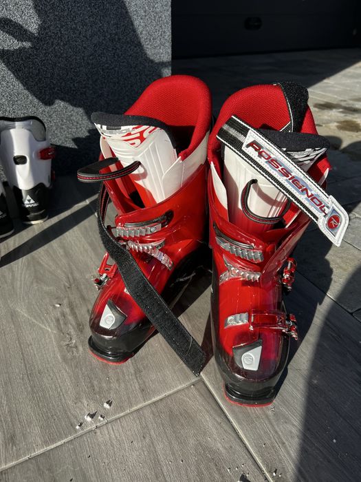 Гірськолижне спорядження, лижі, палиці, шлеми