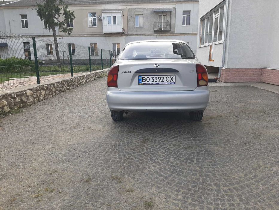 Автомобіль Део Сенс 2013 року