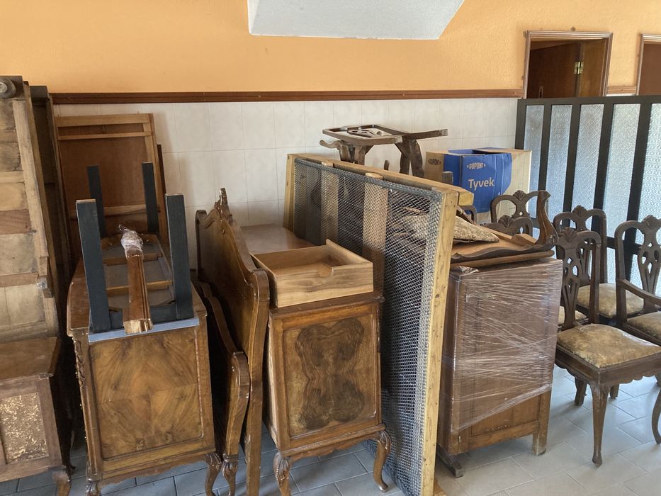 Mobiliário antigo para restauro