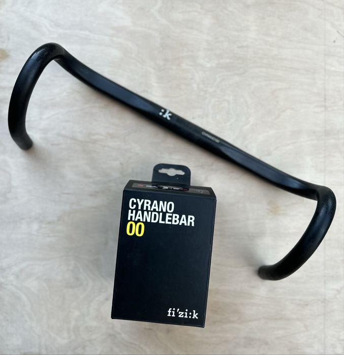 Kierownica karbonowa Fizik Cyrano 00 440mm