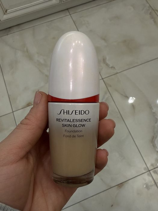 Тональна основа Shiseido