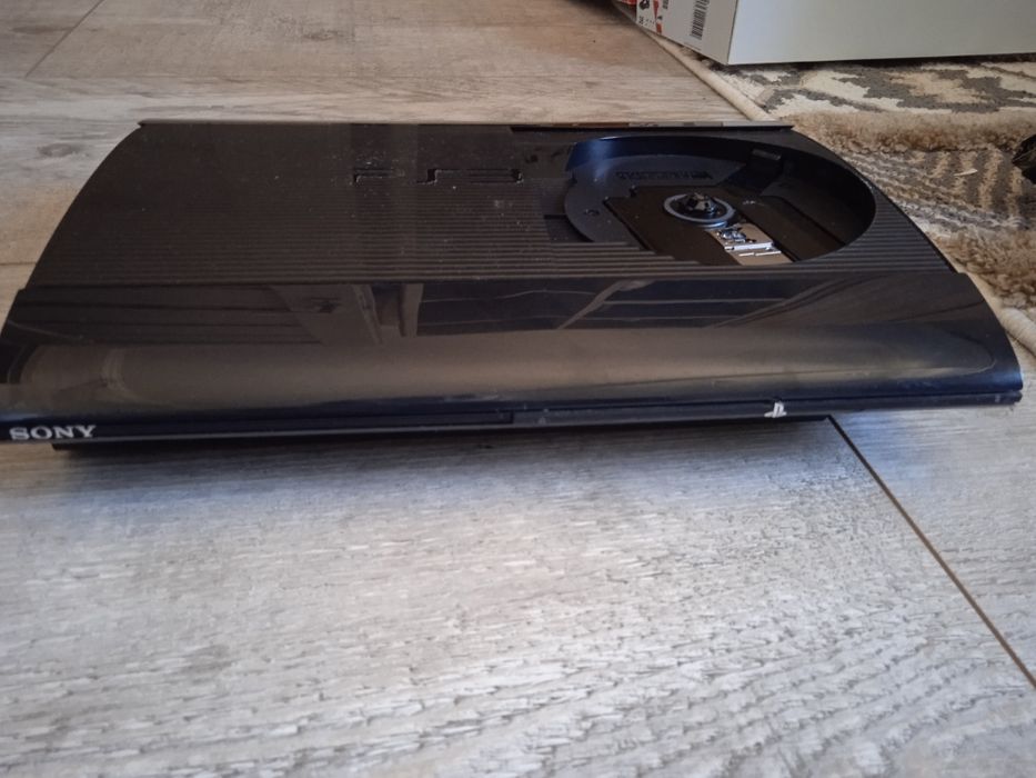 Konsola PlayStation 3 PS3 super slim, nowy dysk 500gb, 2 pady i 6 gier