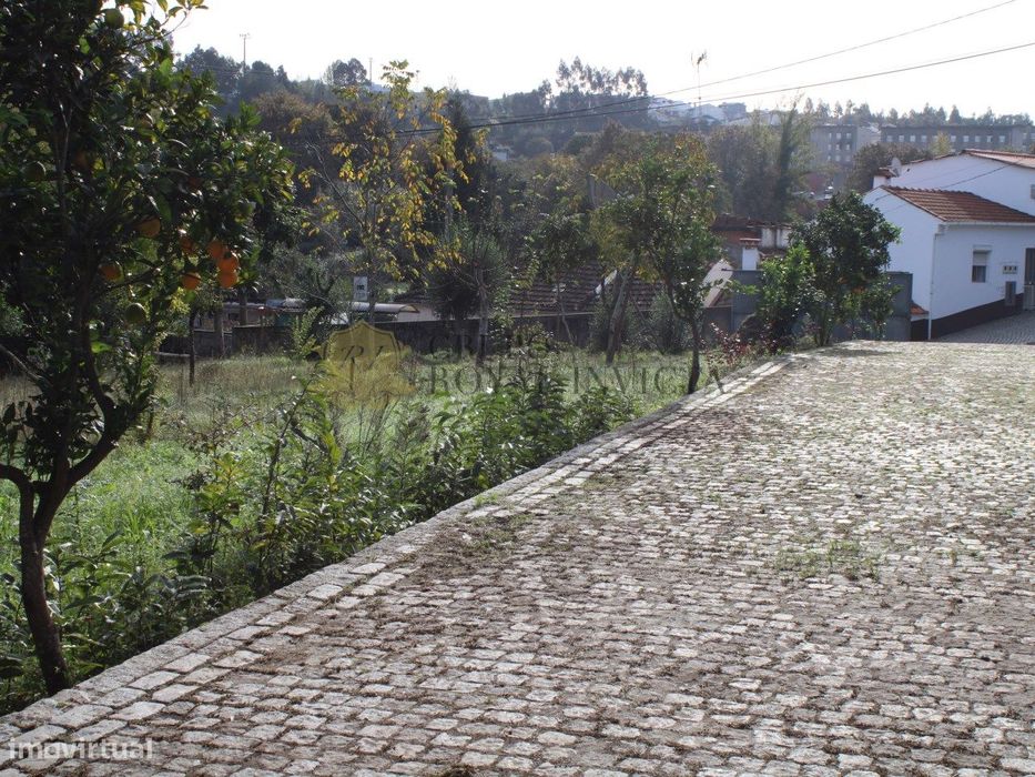Terreno urbano em Avintes, junto ao rio