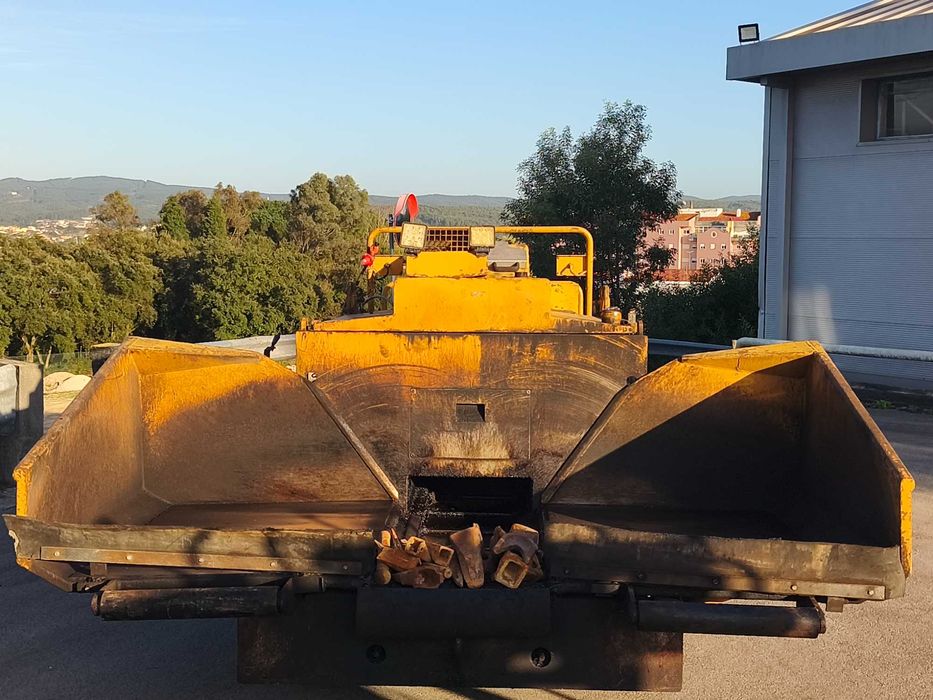 Pavimentadora CAT BC 621