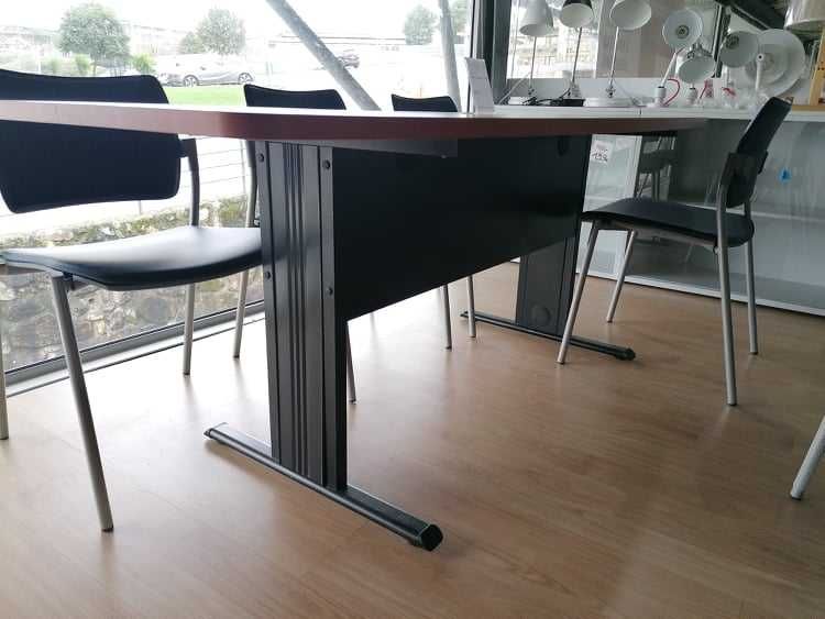 Mesa reuniões oval preta/cerejeira 1900x900