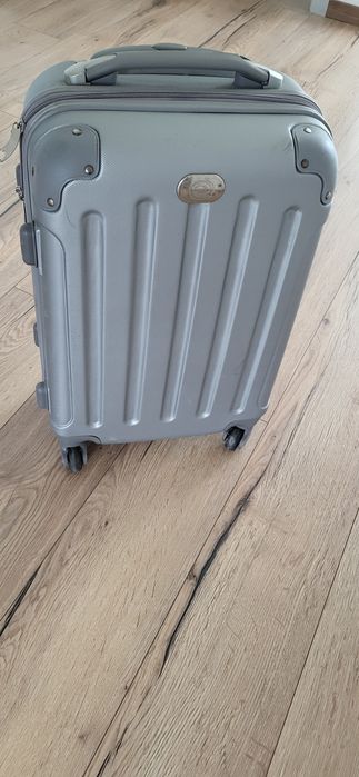 Sprzedam walizkę jak na zdjęciu
