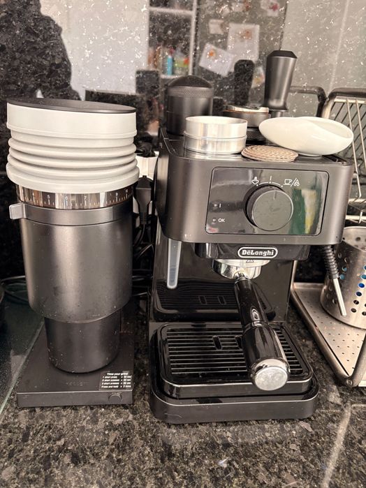 Máquina de café Delonghi Stilosa EC230 com muitos extras