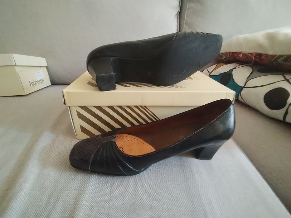 Sapatos de Salto Baixo em pele, "Horas Cómodas" N.º 36