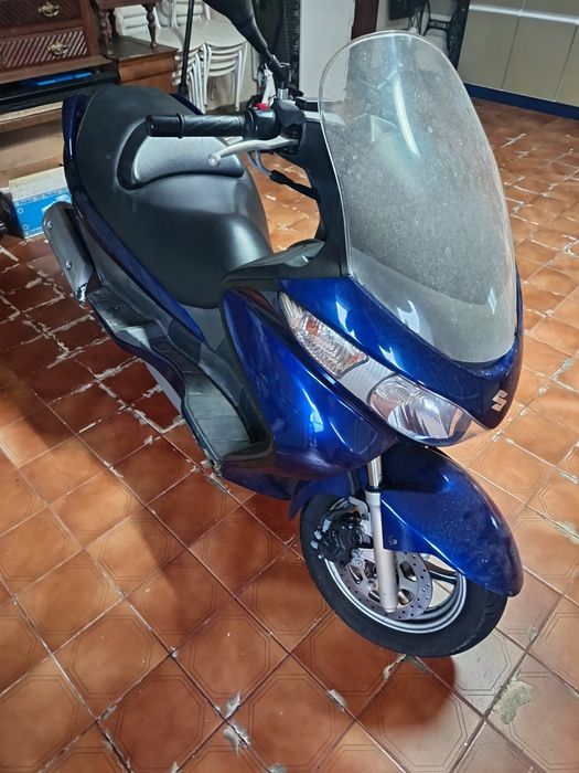 Suzuki Burgman UH 200