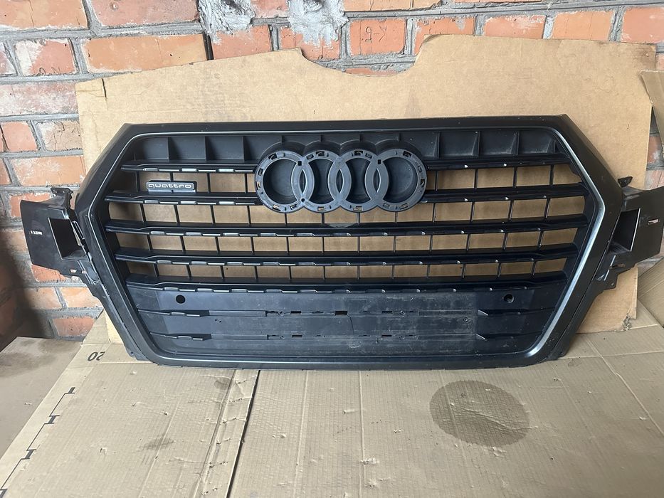 Решітка радіатора Audi Q7 4M