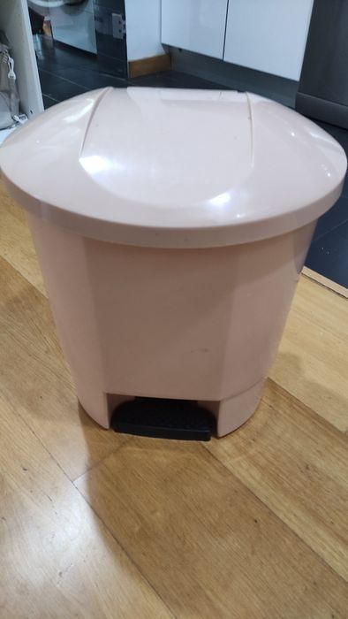 Caixote do lixo beije para 50l pelo menos