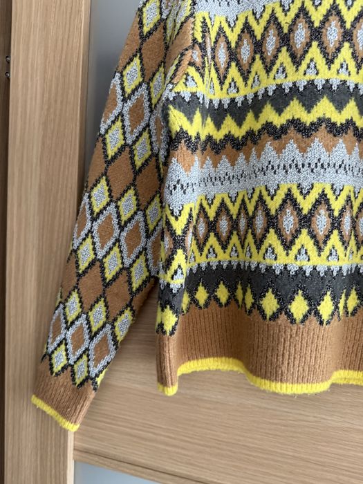 Sweter w print zara