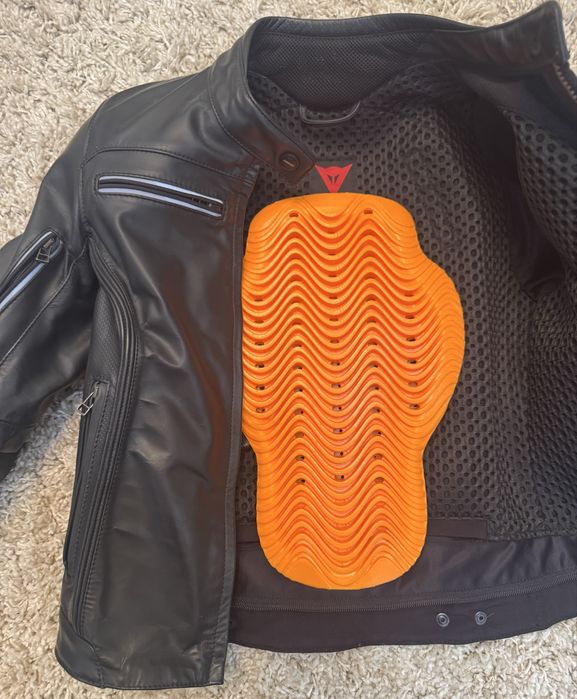 Жіноча мотокуртка шкіряна Dainese