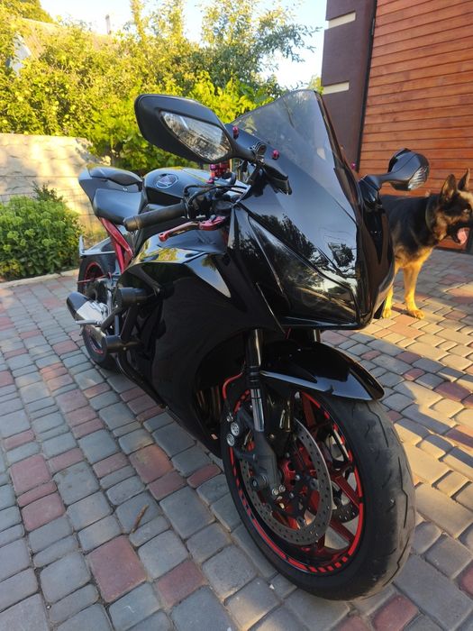Honda CBR 1000RR (Suzuki gsx r, Yamaha yzf R1)