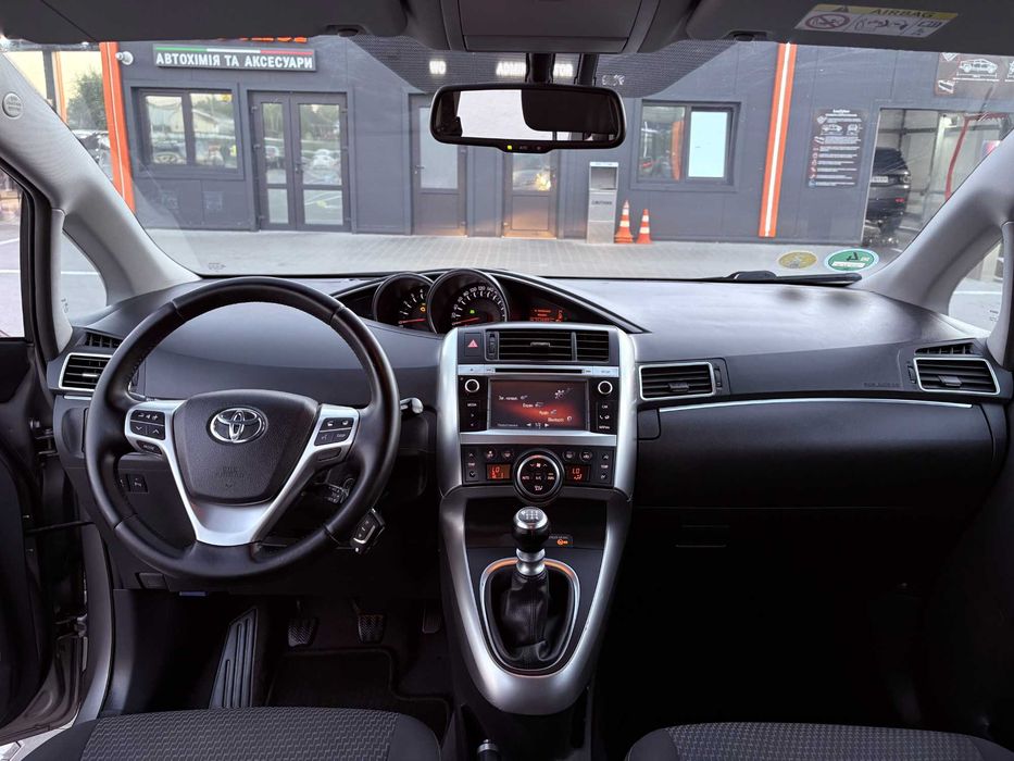 Toyota Verso 2014 року, 1.6 дизель 82 кВт, на гарній комплектації!