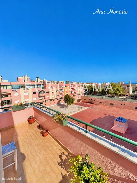 T2 Penthose Rodeada Terraços, Mjuita Luz e Vista de Mar - REMODELADO