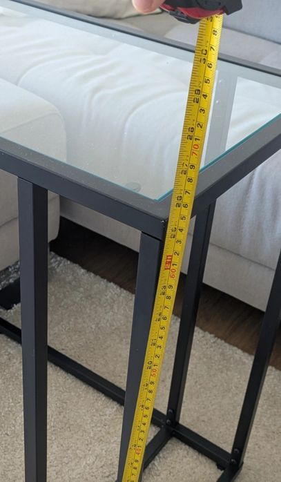 Mesa de apoio em ferro preto e vidro.

Medidas nas fotos