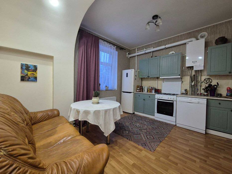 Продам 3-х кімнатну квартиру 82м з високою стелею і автономне опалення