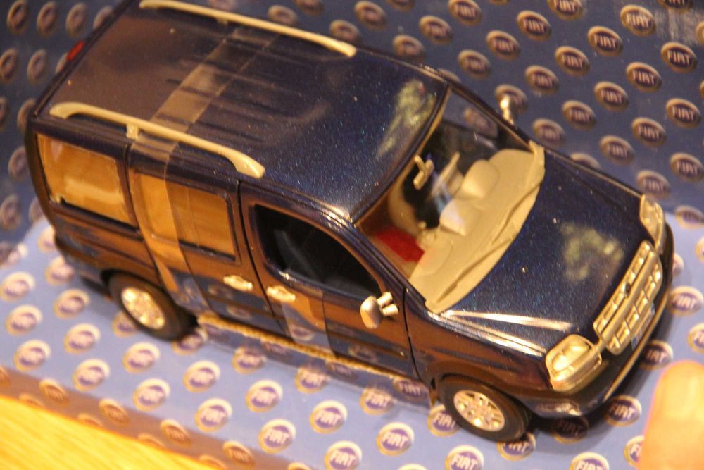 Norev 1/24 fiat doblo