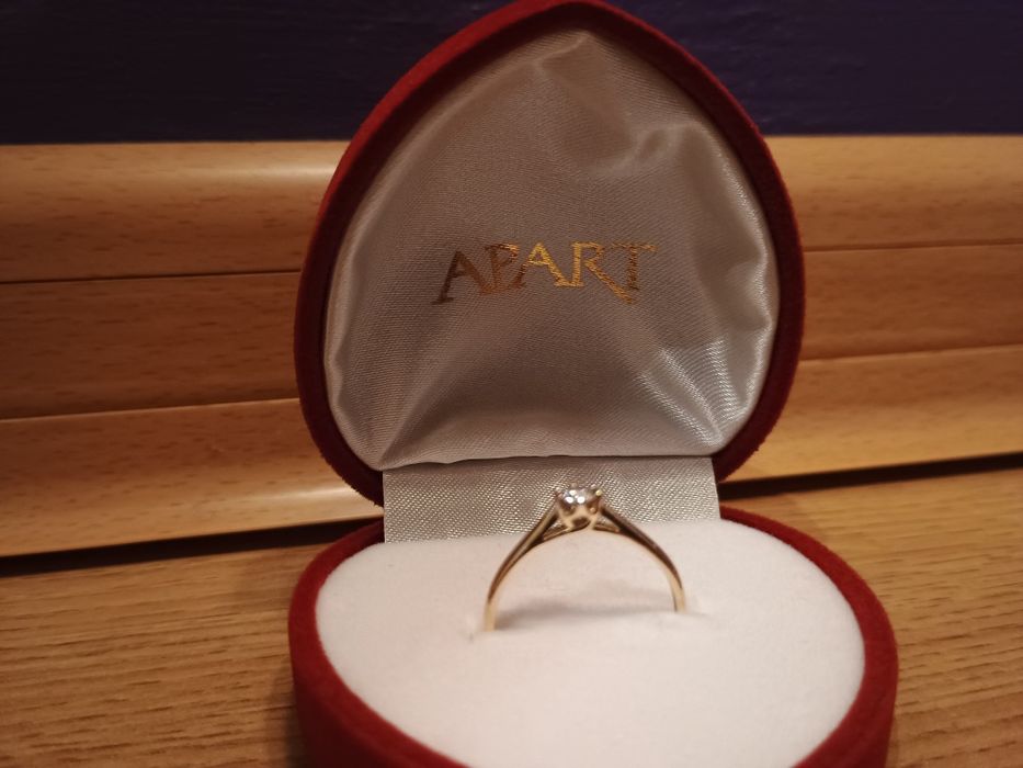 Pierścionek zaręczynowy z diamentem rozmiar 16