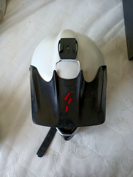 Шоломи  Fullface карбоновий specialized S  казанок S