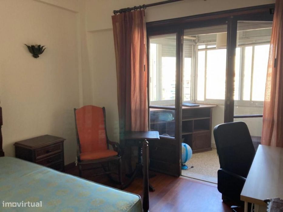 Quarto - localizado em Benfica Lisbon