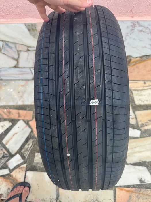Pneu Goodyear 235/50/R20