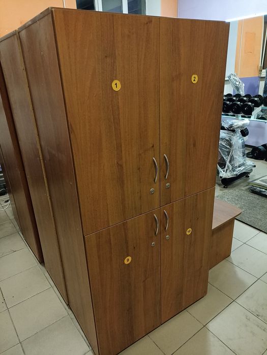 Меблі для роздягалень, 10 блоків по 4 ящику , 2 скам'ї