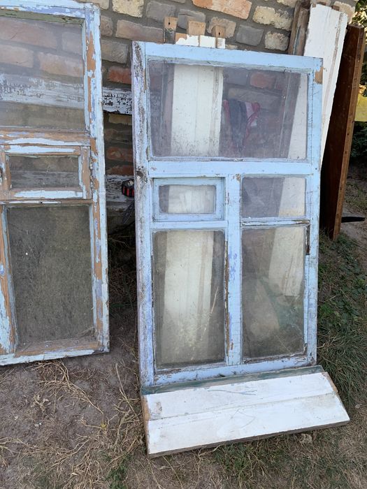 Вікна з деревʼяними рамами