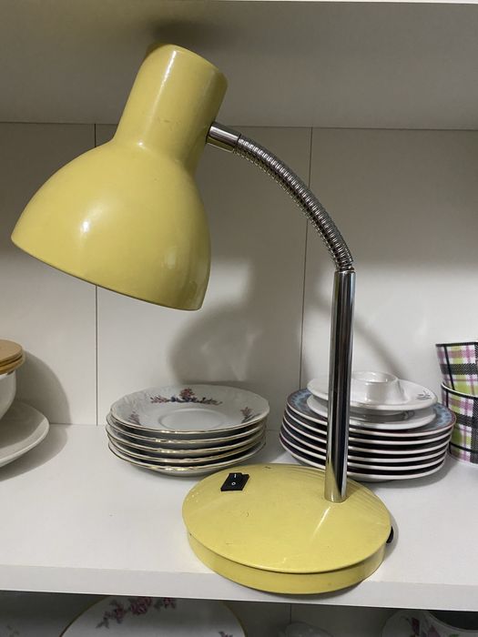 Lampka biurkowa żolta metalowa