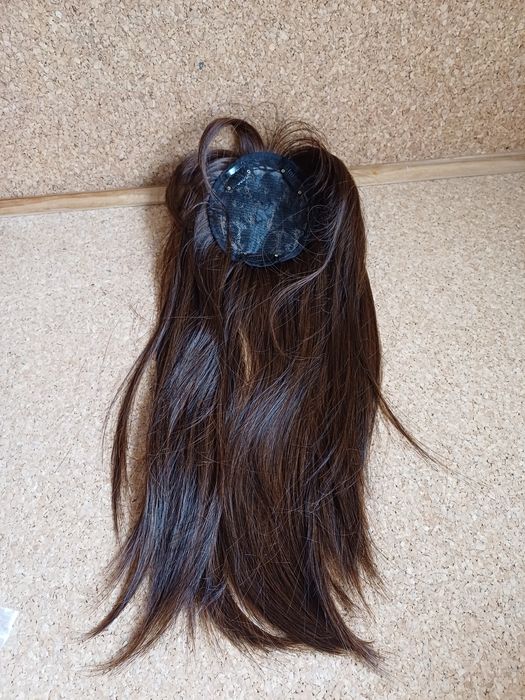 Extensão / topper de cabelo.
Cerca de 35 cm.
Sintético natural.