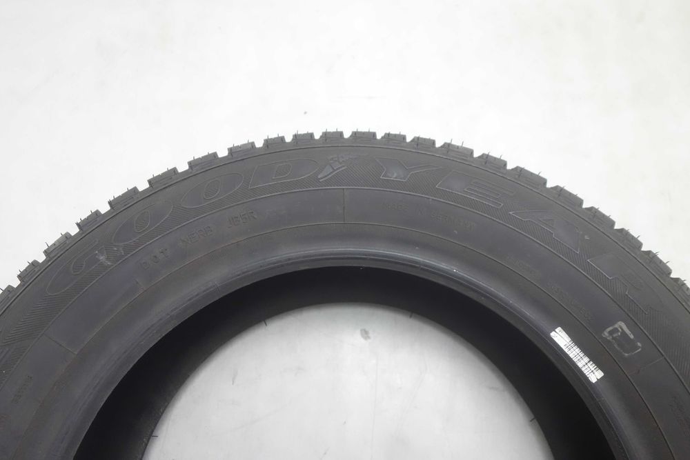 Opony całoroczne 195/60/15 - GOODYEAR Vector 4 Season
