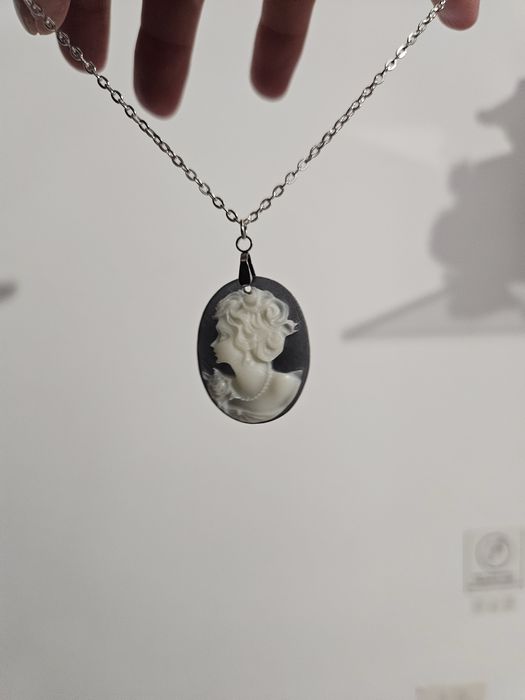 Naszyjnik kamea biala dama vintage retro elegancki