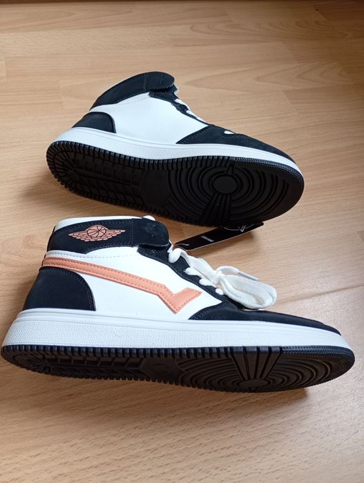 Buty sportowe damskie Born2be