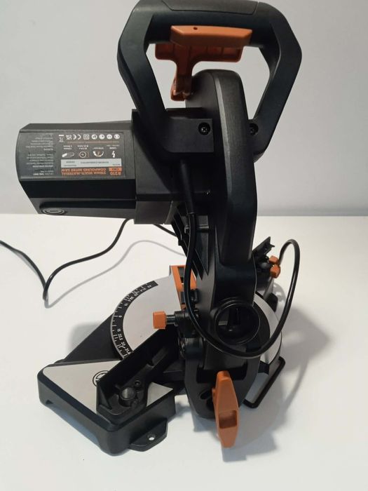 Piła ukośnica Evolution R210CMS 210mm 1200W
Stan bardzo dobry, małe śl