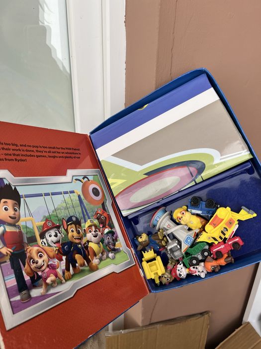 Книжка Щенячий патруль з фігурками