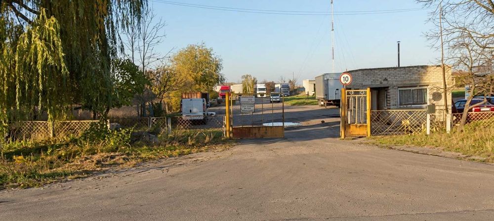 Оренда бази на трасі М-09: логістична свобода та простір
