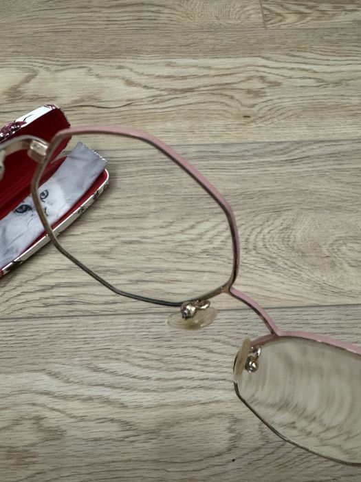 Złote różowe cienkie okrągłe metalowe oprawki okulary korekcyjne